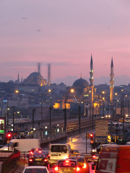 Istanbuler Gleichzeitigkeit I: Minarette und Moderne