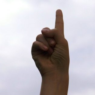 Mit erhobenem Zeigefinger: BÃ¼rgerbeteiligung in MÃ¼nchen