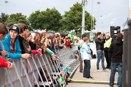 leutestehenvorbühne leutestehenvorbühne