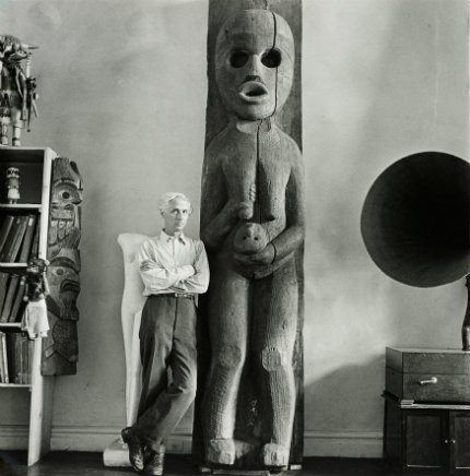 Hermann Landshoff, Max Ernst im Haus von Peggy Guggenheim, New Yrok, Herbst 1942 Hermann Landshoff, Max Ernst im Haus von Peggy Guggenheim, New Yrok, Herbst 1942