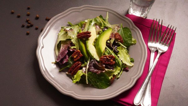 Avocado-Pecanuss-Salat