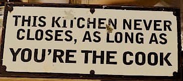 Schild: This kitchen never closes, als long as you're the cook