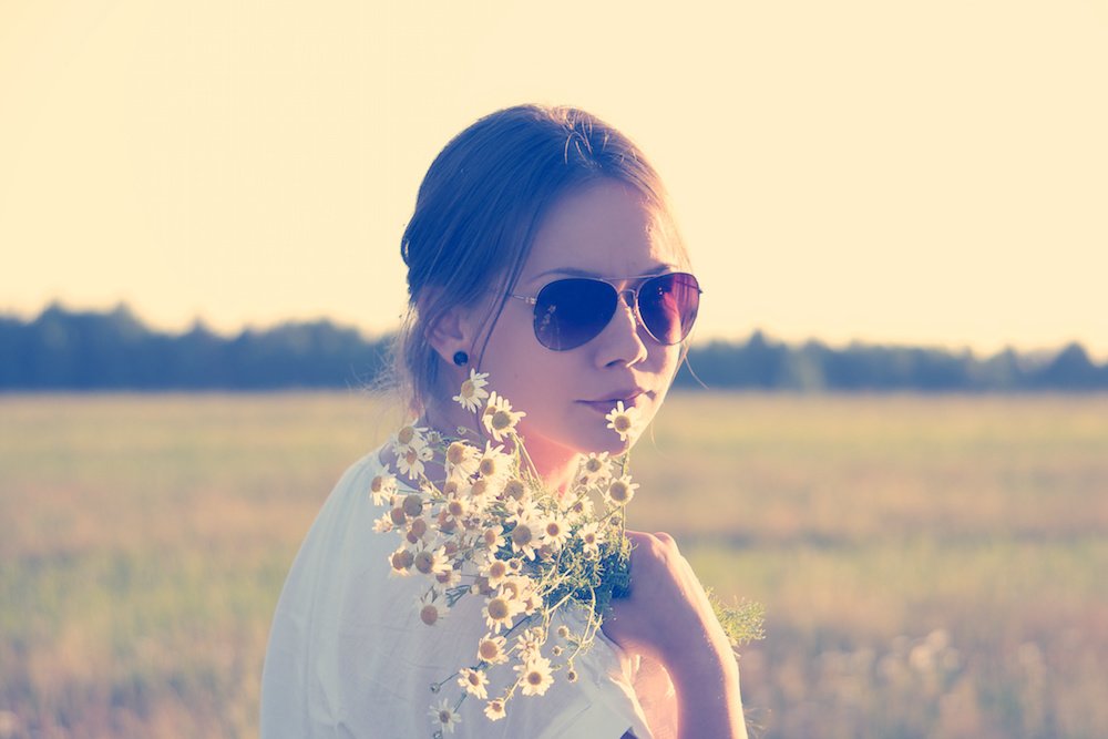 sunglasses-love-woman-flowers