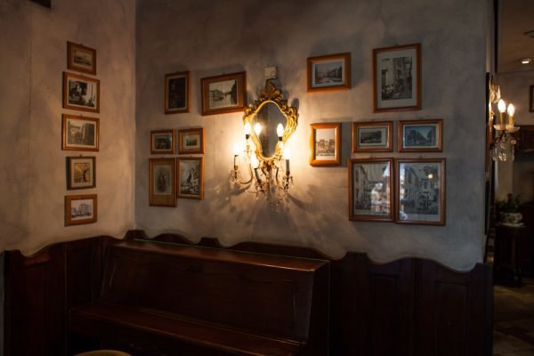 Mucbook: Tambosi, München