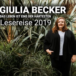 “Das Leben ist eins der Härtesten” – Giulia Becker kommt mit ihrem Debütroman ins Freiheiz