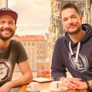Münchner Gesichter #drinnenbleiben Edition: Dominik und Carlos vom Monaco Café