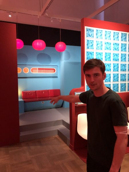 In der Ausstellung „Nachts. Clubkultur in München“ zusammen mit Kurator Christoph Gürich