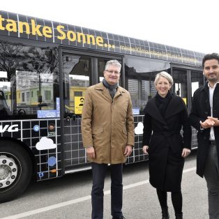 Starthilfe von Sono Motors: Solarbusanhänger bei der MVG im Testbetrieb