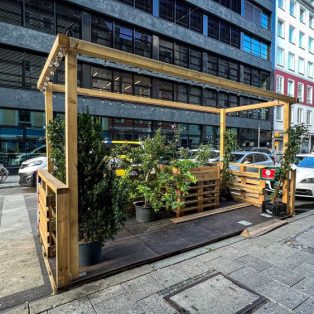 Zwölf neue Parklets für die Landwehrstraße – Das Freiraumviertel stellt sich vor