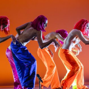 Wieder zurück auf den Bühnen der Stadt: Die Münchner Tanzbiennale DANCE steigt zum 18. Mal