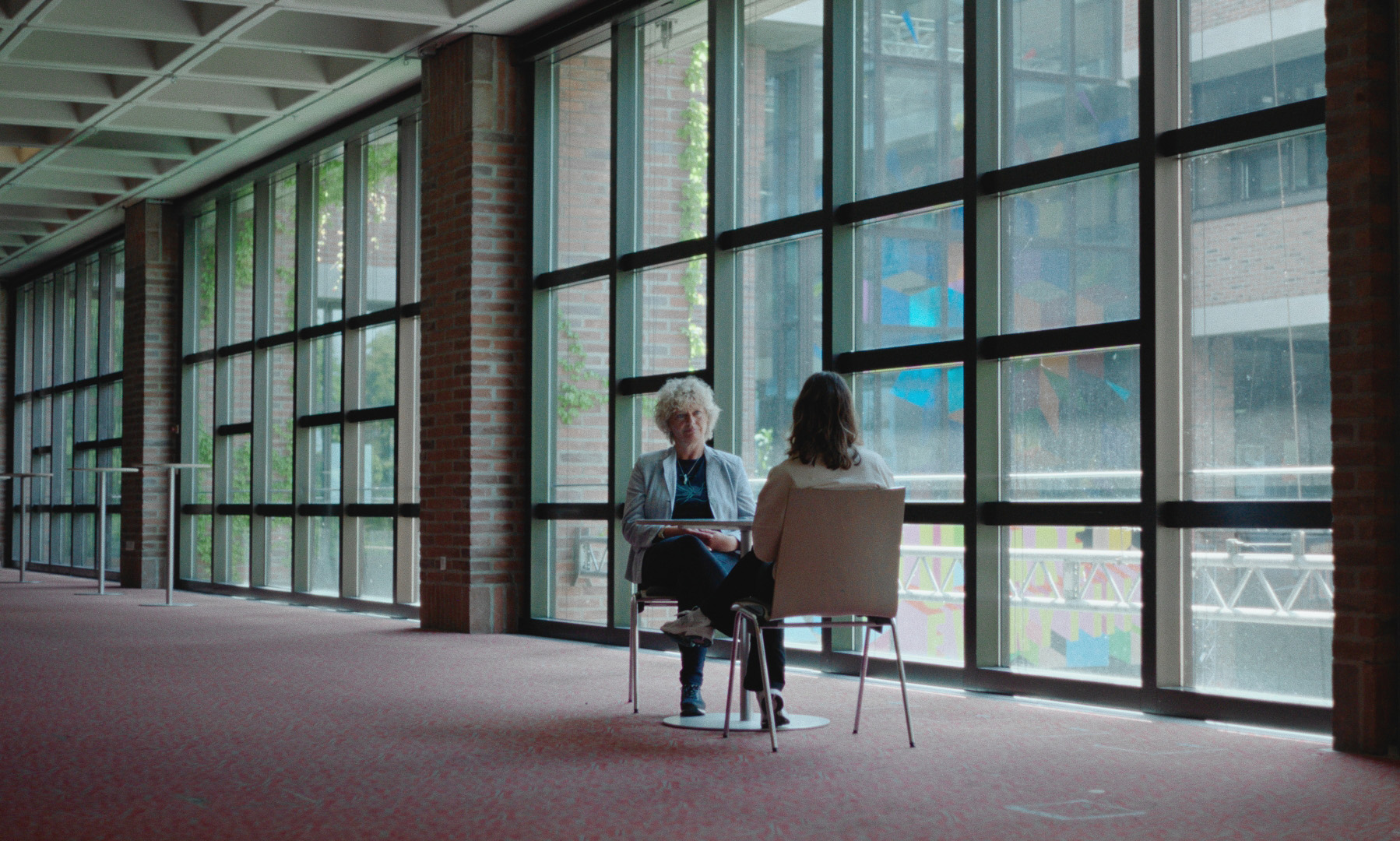 WAS AN EMPFINDSAMKEIT BLEIBT