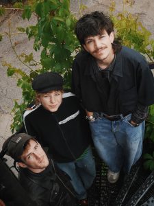 Milena, Levi und Felix von der Band Fruchtiger Beigeschmack.